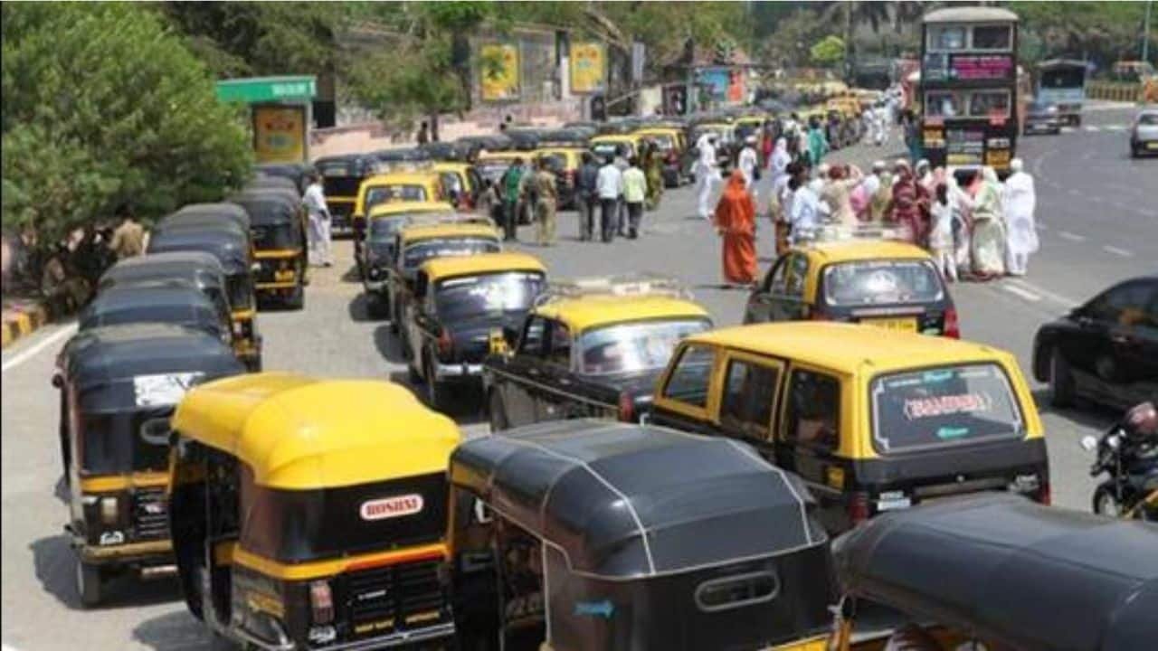 Auto drivers waiting to receive financial relief from the government